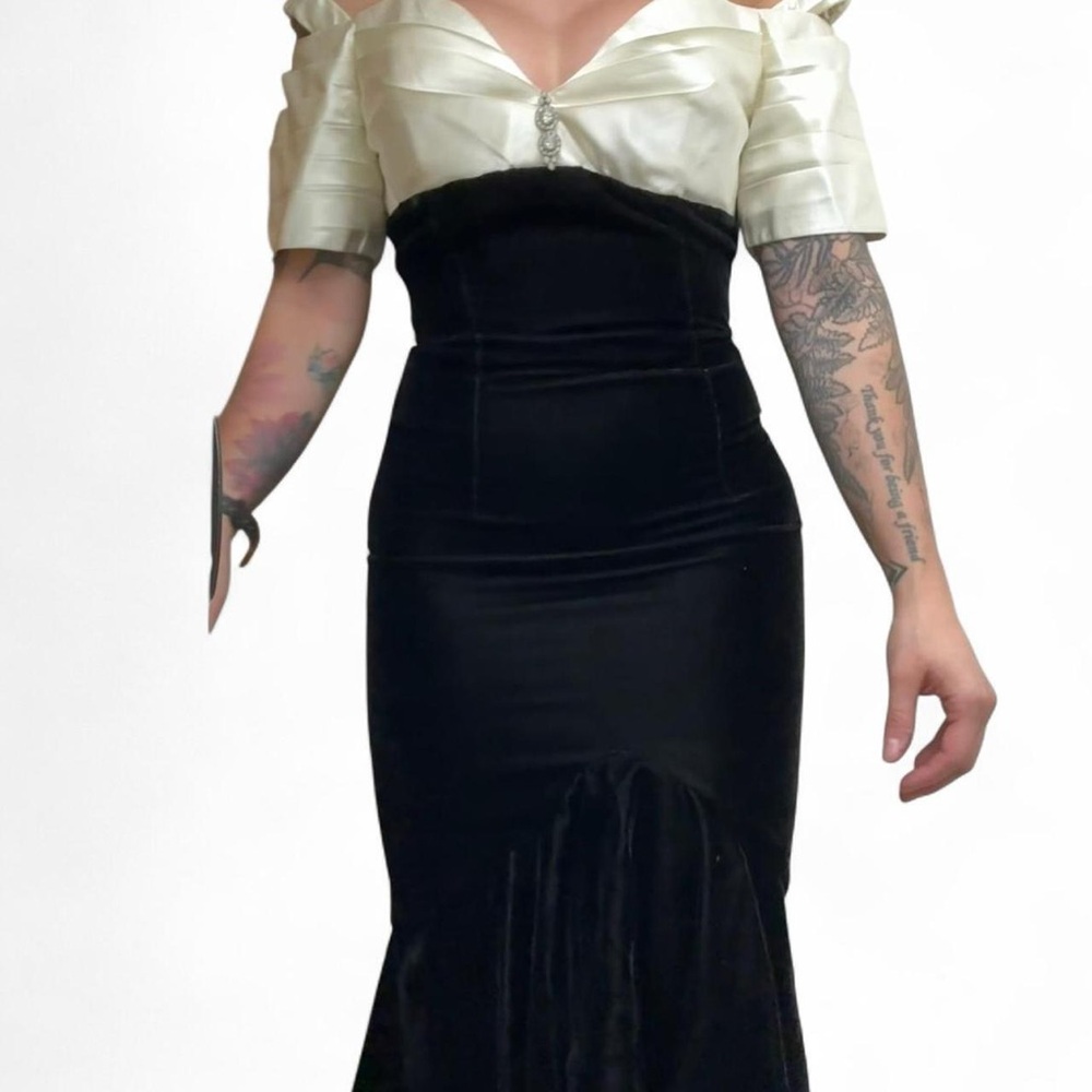 Jessica McClintock Gunne Sax Black and Cream Satin Velvet Dress